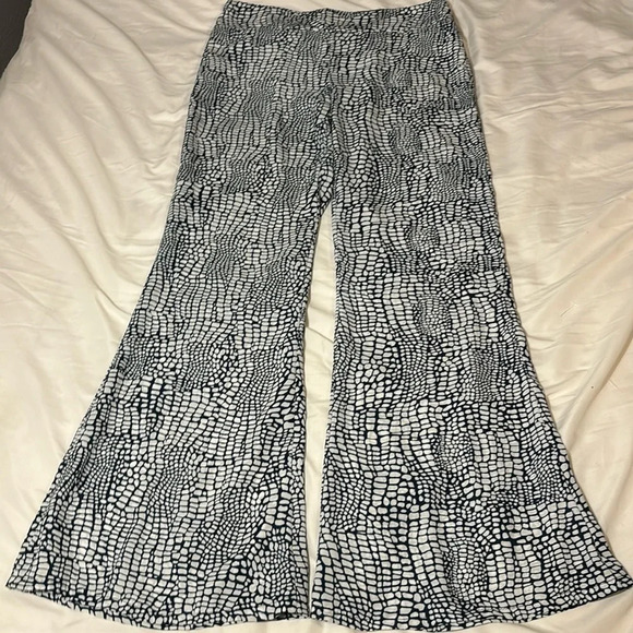 Eight Sixty Women's Printed Navy and White Wide-Leg Pant size S - Picture 2 of 10